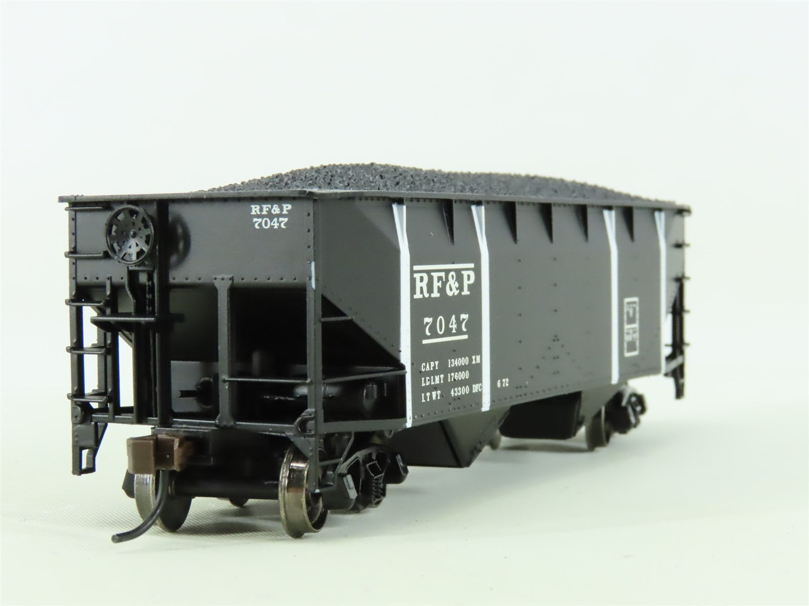 HO Scale Atlas Trainman #20001499 RF&P 2-Bay Offset Hopper w/ Load #7047
