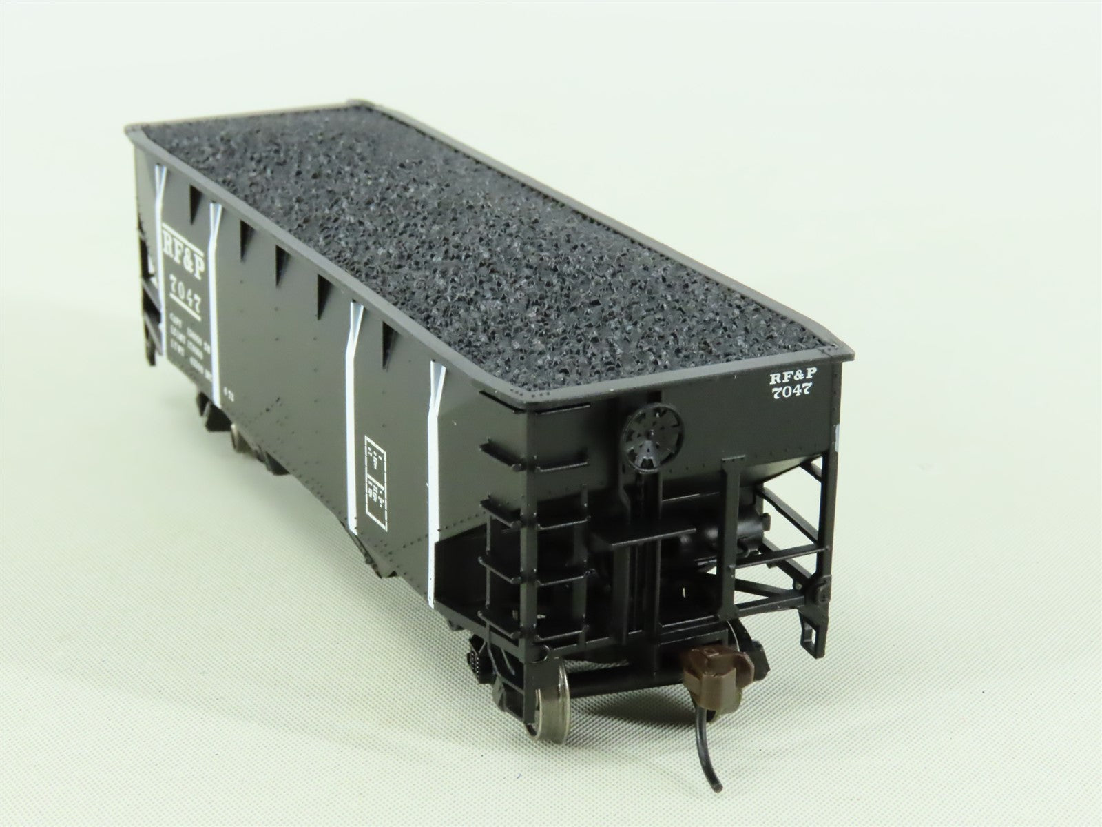 HO Scale Atlas Trainman #20001499 RF&P 2-Bay Offset Hopper w/ Load #7047