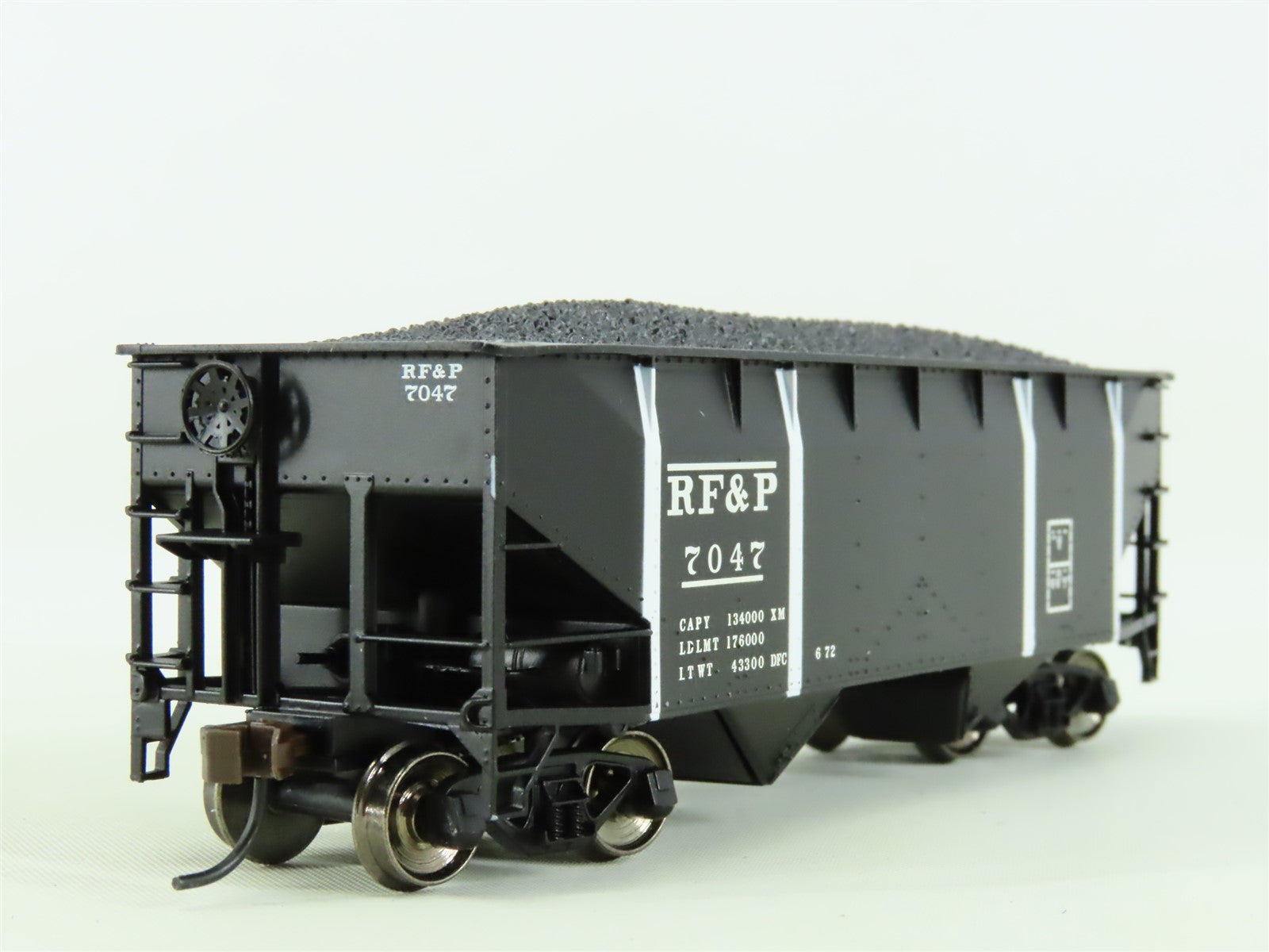 HO Scale Atlas Trainman #20001499 RF&P 2-Bay Offset Hopper w/ Load #7047