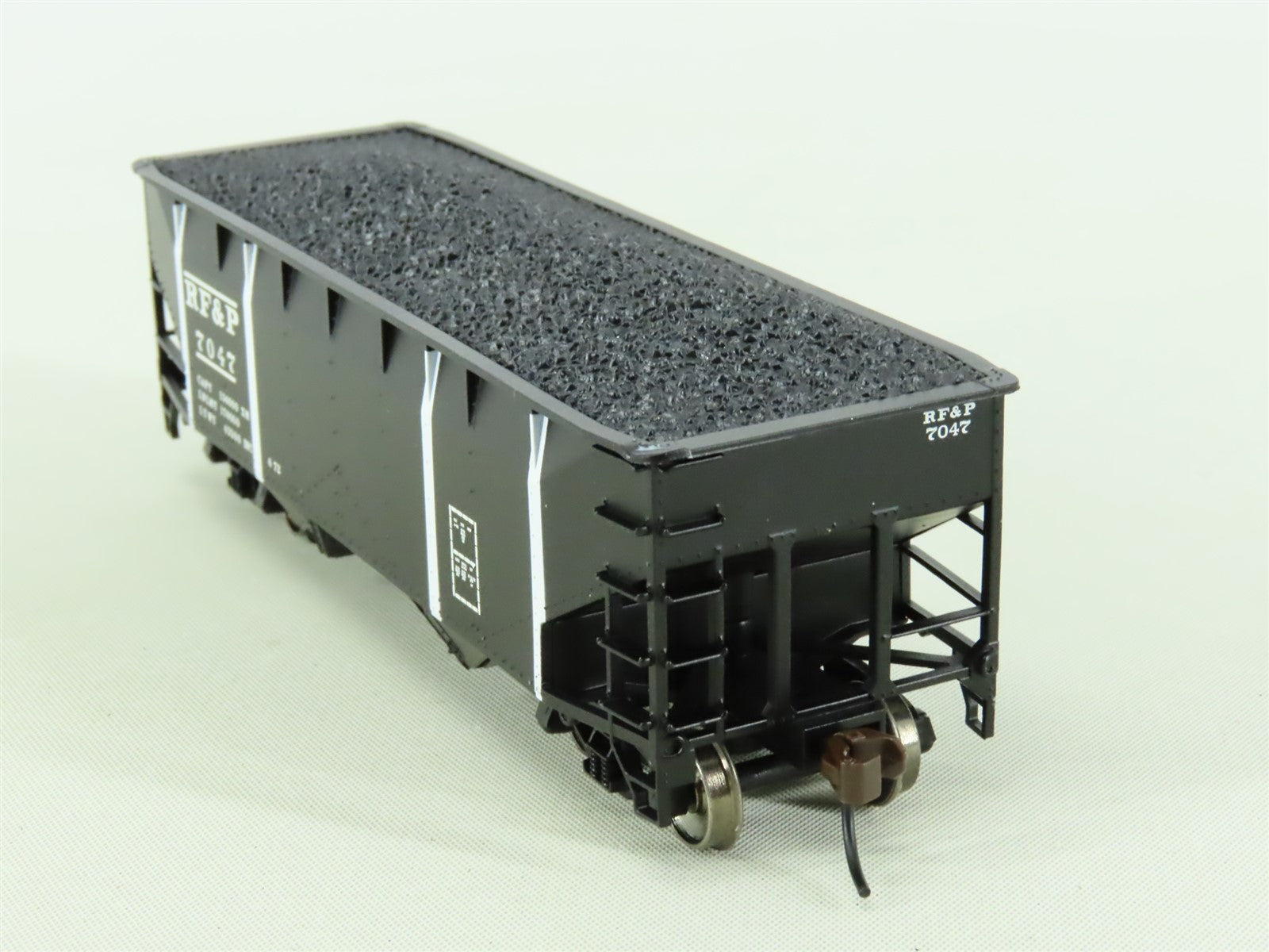 HO Scale Atlas Trainman #20001499 RF&P 2-Bay Offset Hopper w/ Load #7047