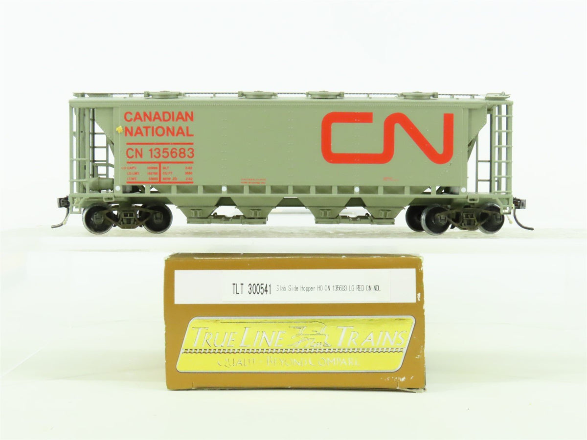 HO TrueLine Gold TLT 300541 CN Canadian National 4-Bay Covered Hopper #135683