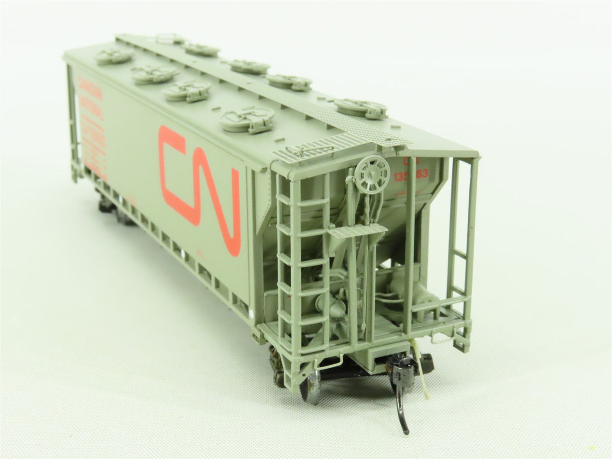 HO TrueLine Gold TLT 300541 CN Canadian National 4-Bay Covered Hopper #135683