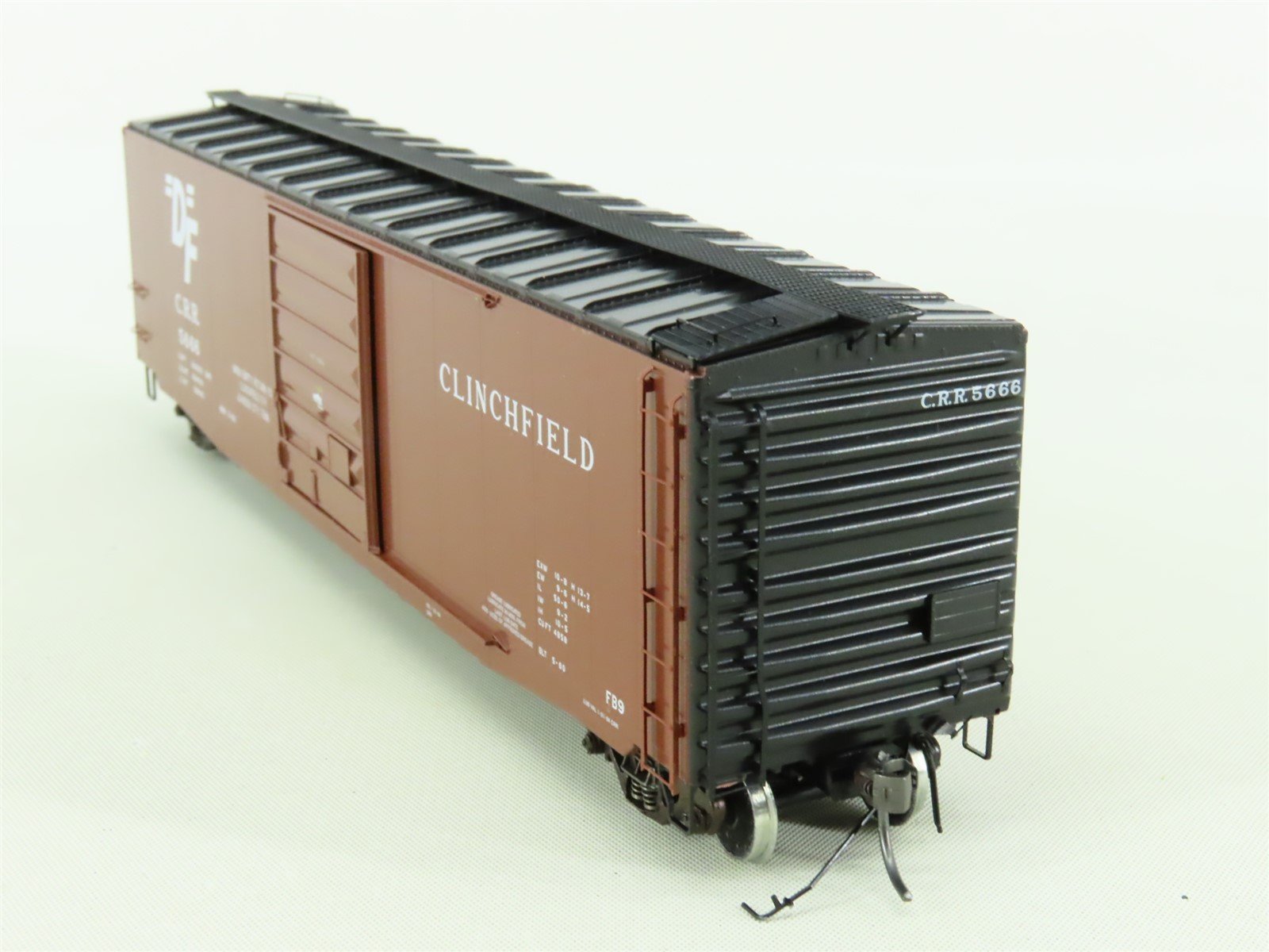 HO Scale Kadee #6111 CRR Clinchfield 50' Box Car #5666 - Custom Weathered