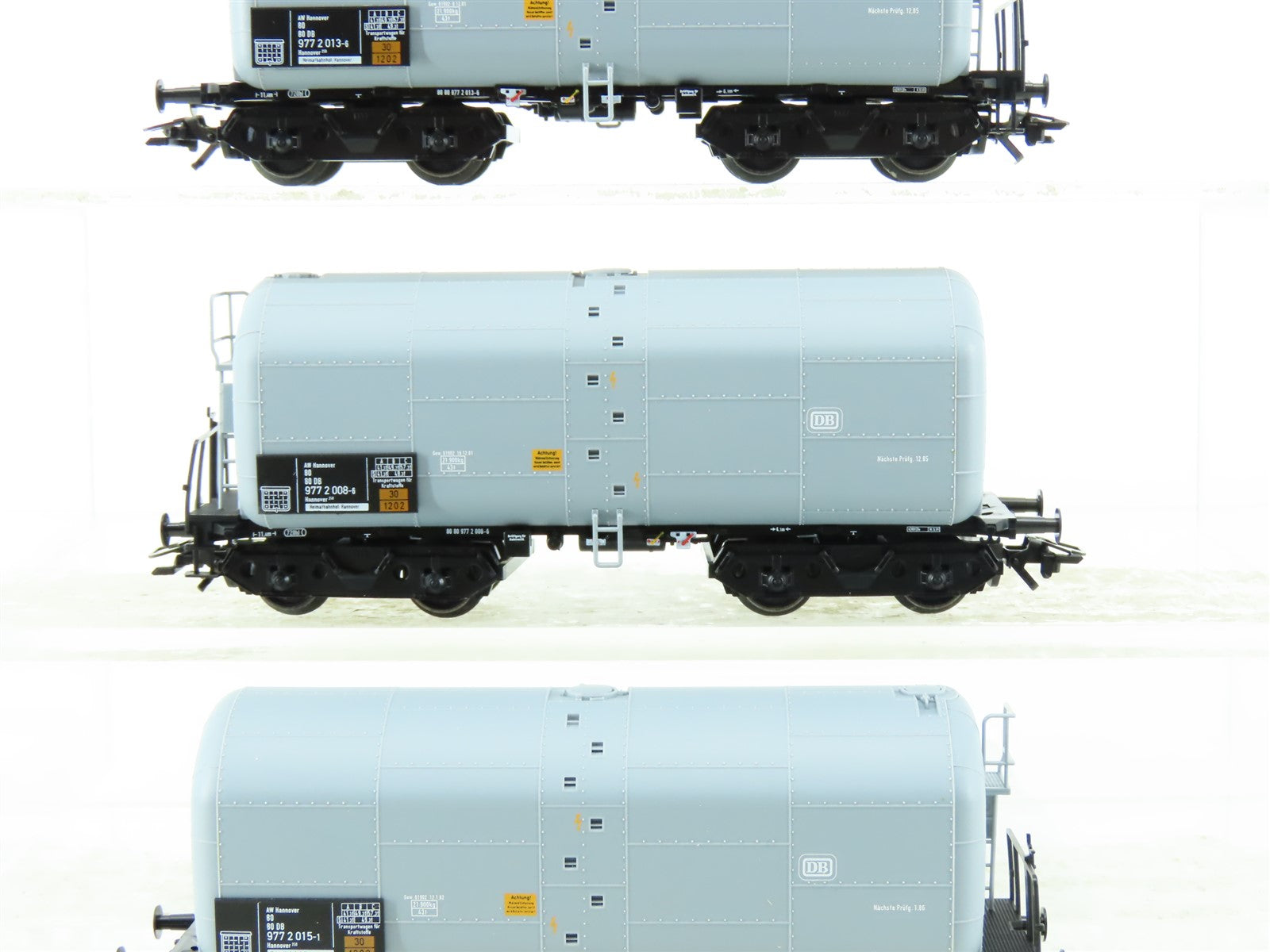 HO Scale Trix 24415 DB German Era IV Fuel Oil Maintenance Tank Cars 3-Pack