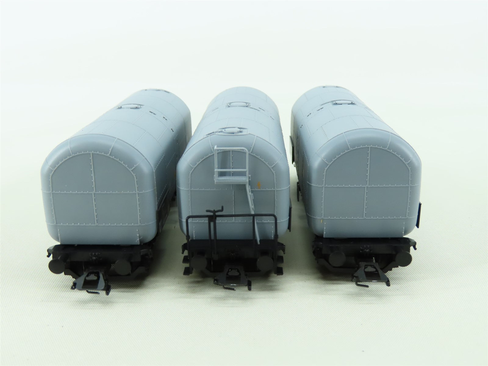 HO Scale Trix 24415 DB German Era IV Fuel Oil Maintenance Tank Cars 3-Pack