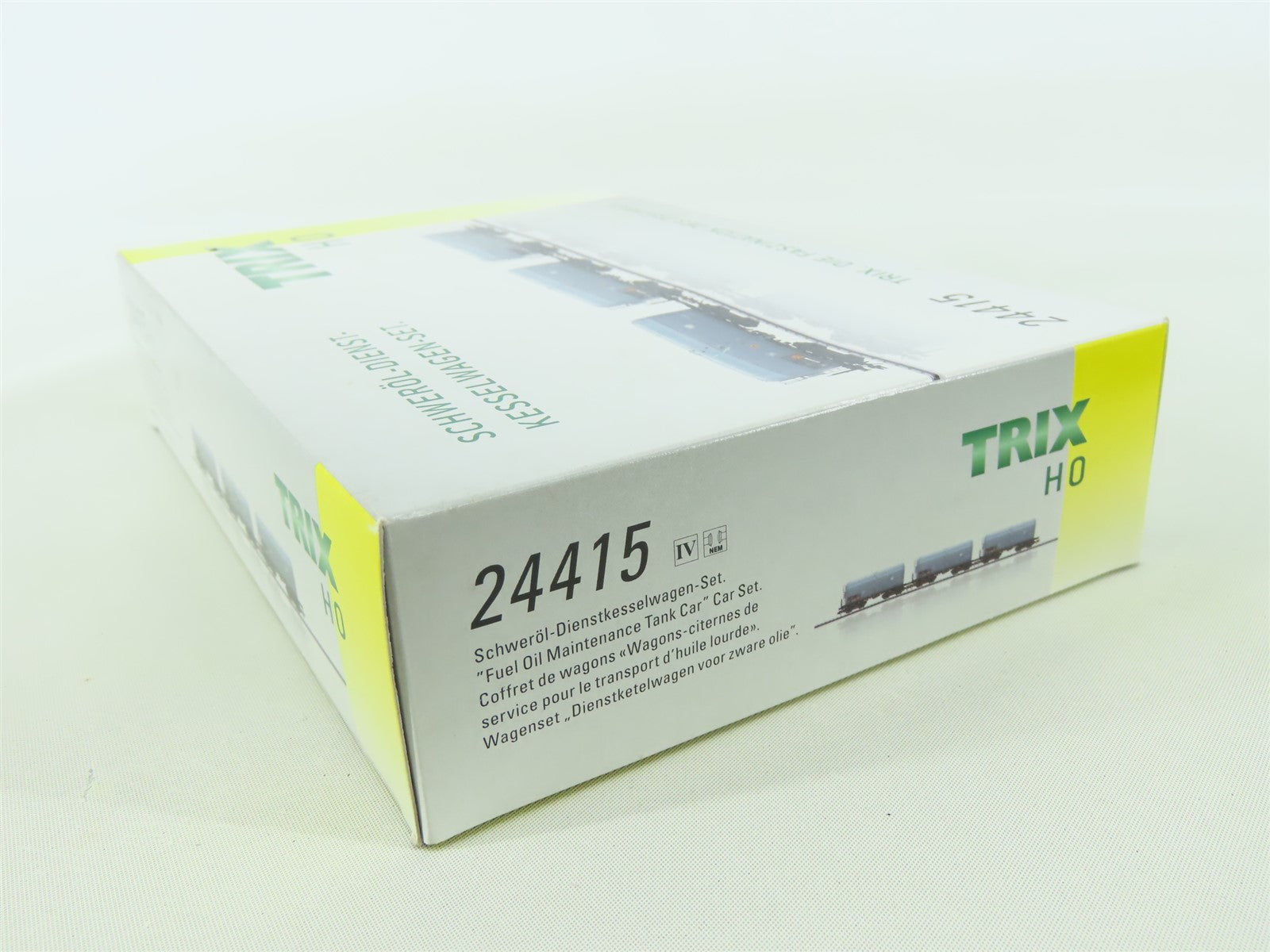 HO Scale Trix 24415 DB German Era IV Fuel Oil Maintenance Tank Cars 3-Pack