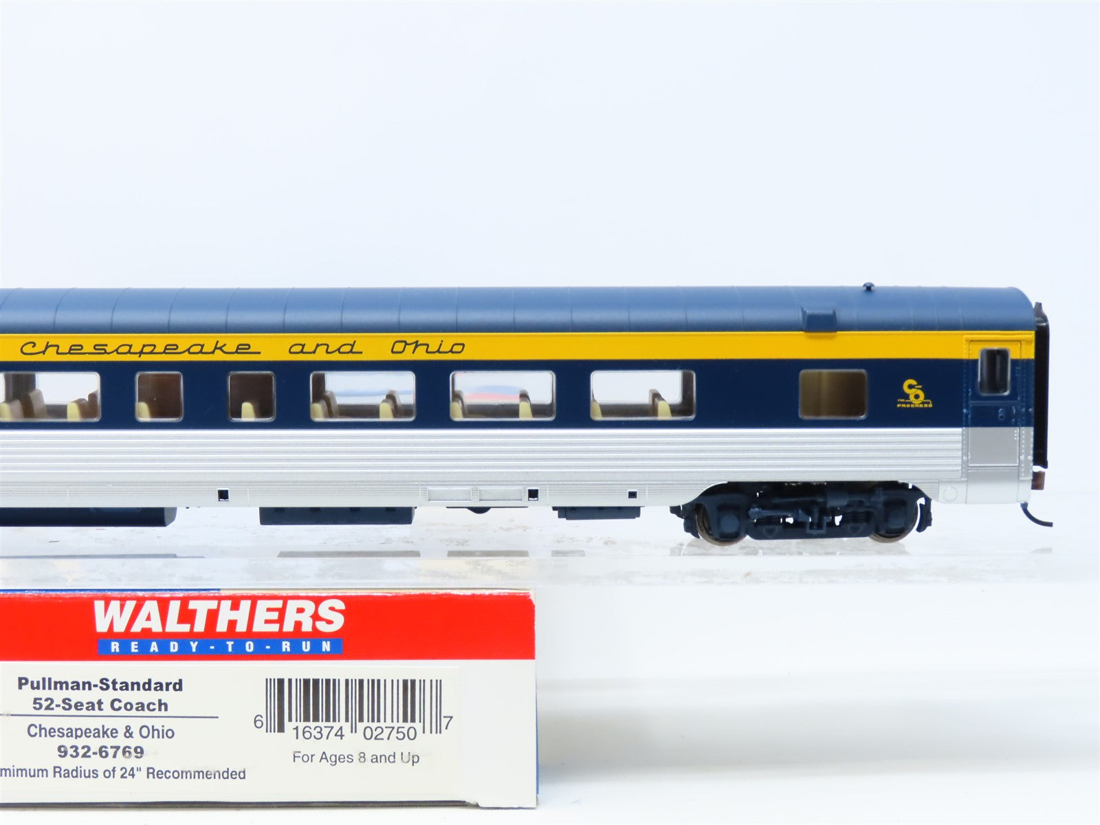 HO Scale Walthers #932-6769 C&O Chesapeake & Ohio 52-Seat Coach Passenger