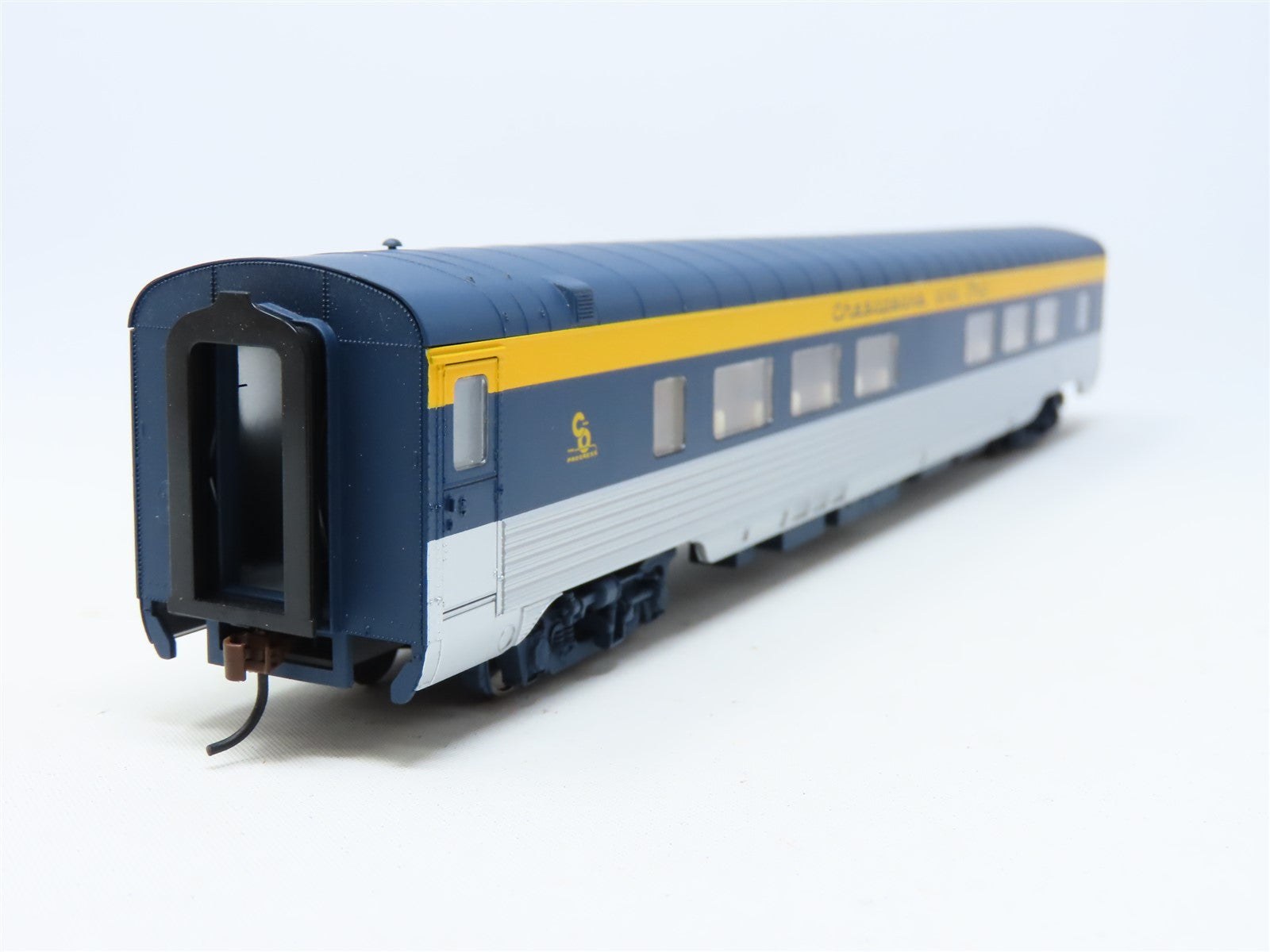 HO Scale Walthers #932-6769 C&O Chesapeake & Ohio 52-Seat Coach Passenger
