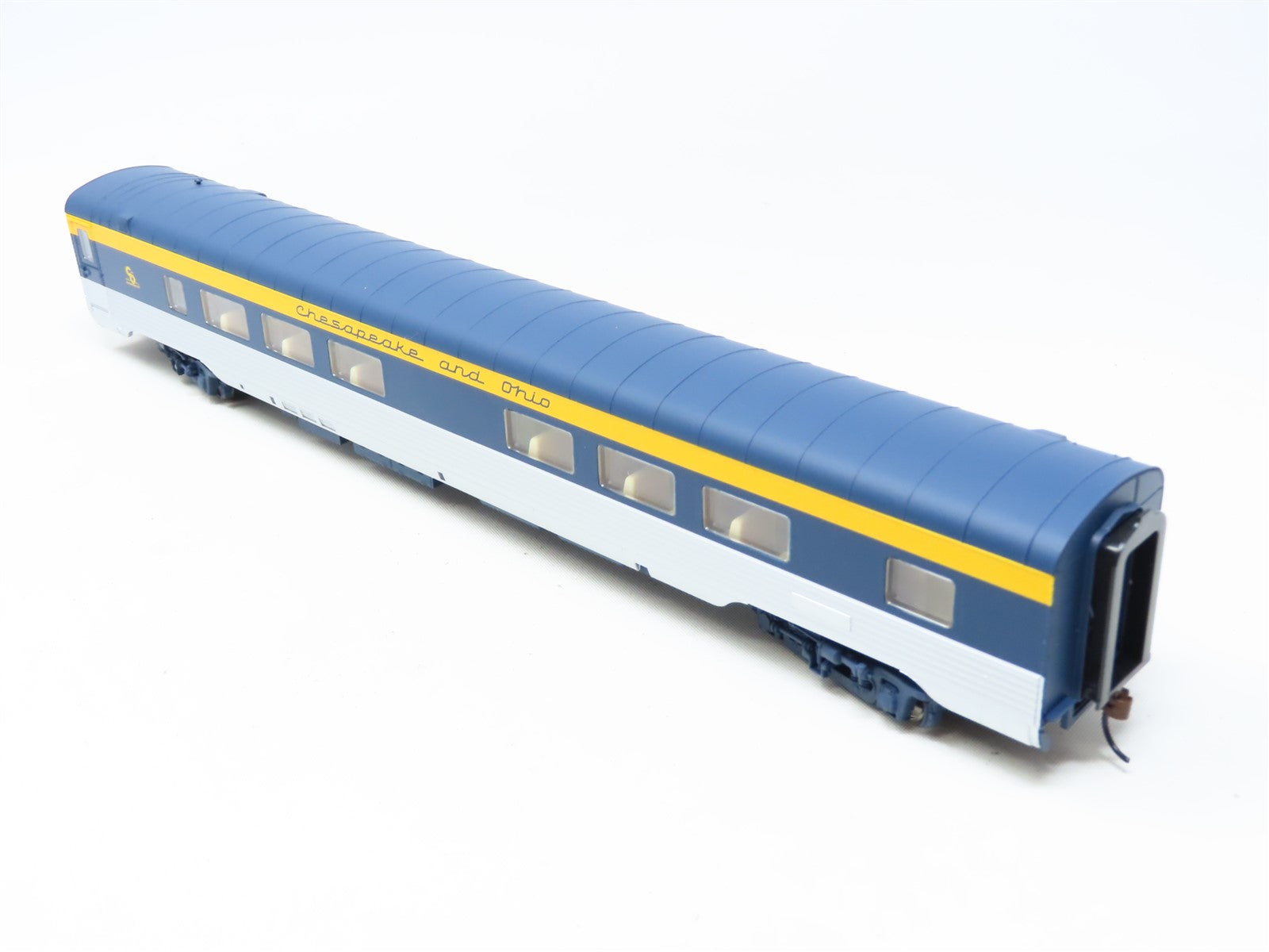 HO Scale Walthers #932-6769 C&O Chesapeake & Ohio 52-Seat Coach Passenger