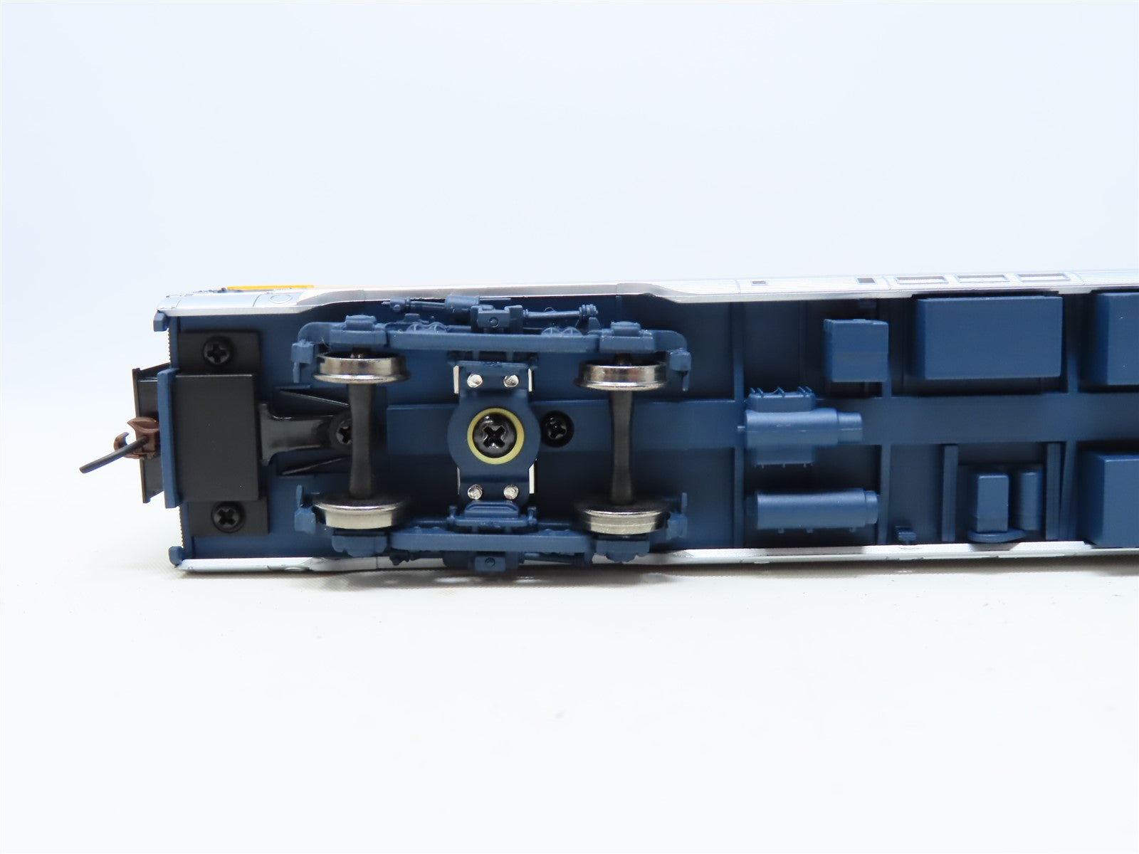 HO Scale Walthers #932-6769 C&O Chesapeake & Ohio 52-Seat Coach Passenger