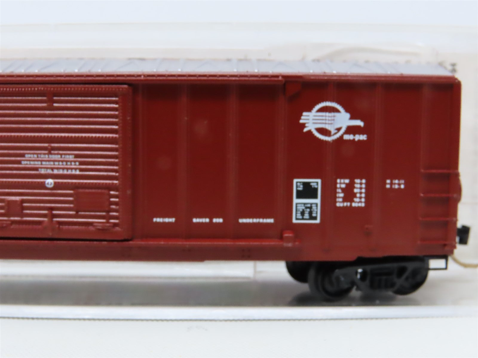 N Scale Micro-Trains MTL 26040 MP Mo-Pac Eagle 50' Rib Side Box Car #367923