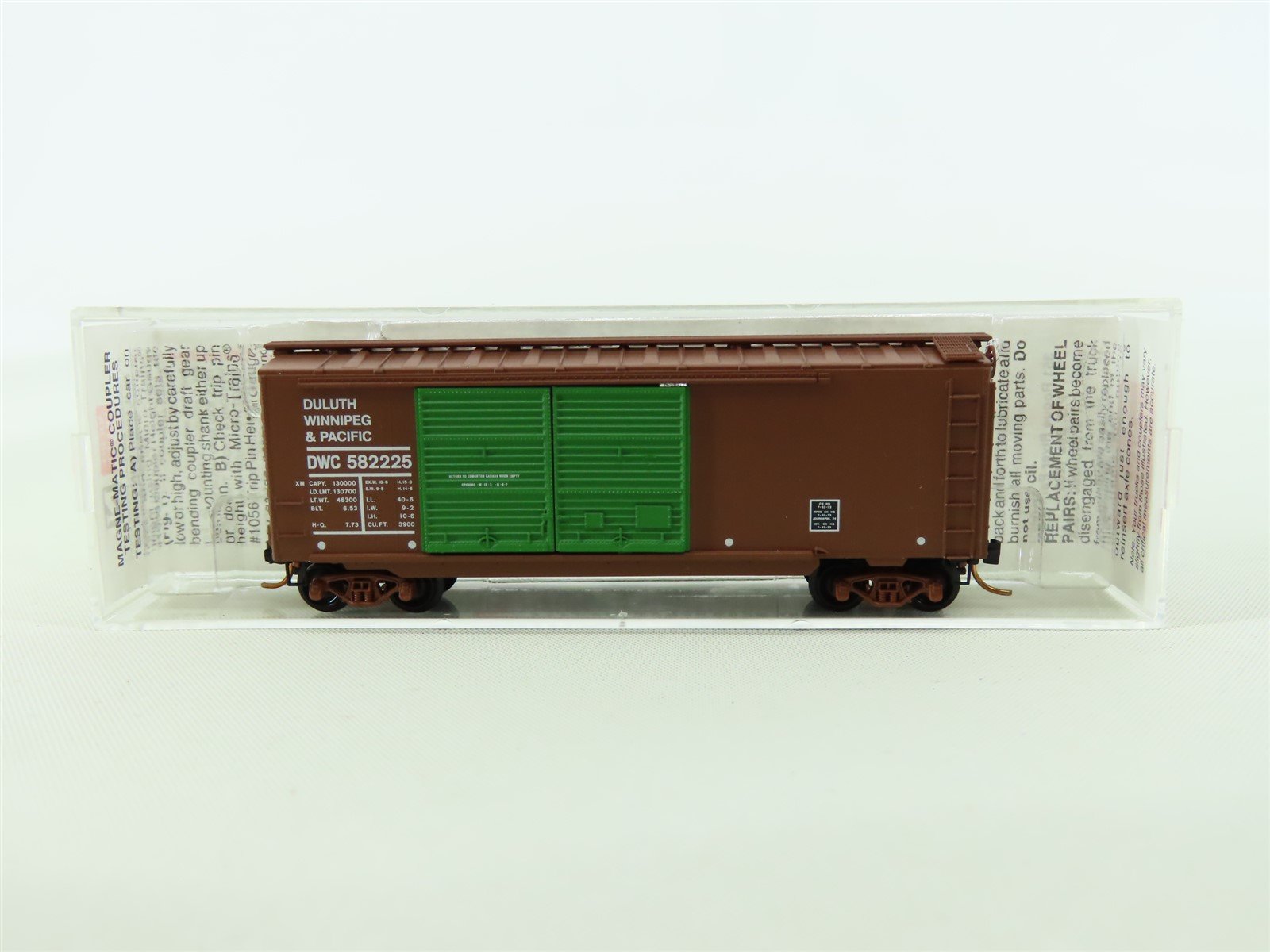 N Scale Micro-Trains MTL 23260 DWC Duluth Winnipeg & Pacific 40' Box Car #582225