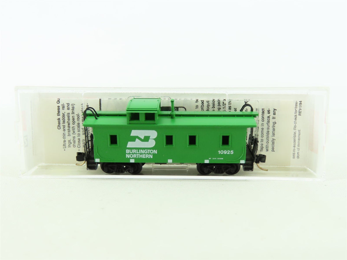 N Micro-Trains MTL 51090 BN Burlington Northern 34&#39; Wood Sheathed Caboose #10925