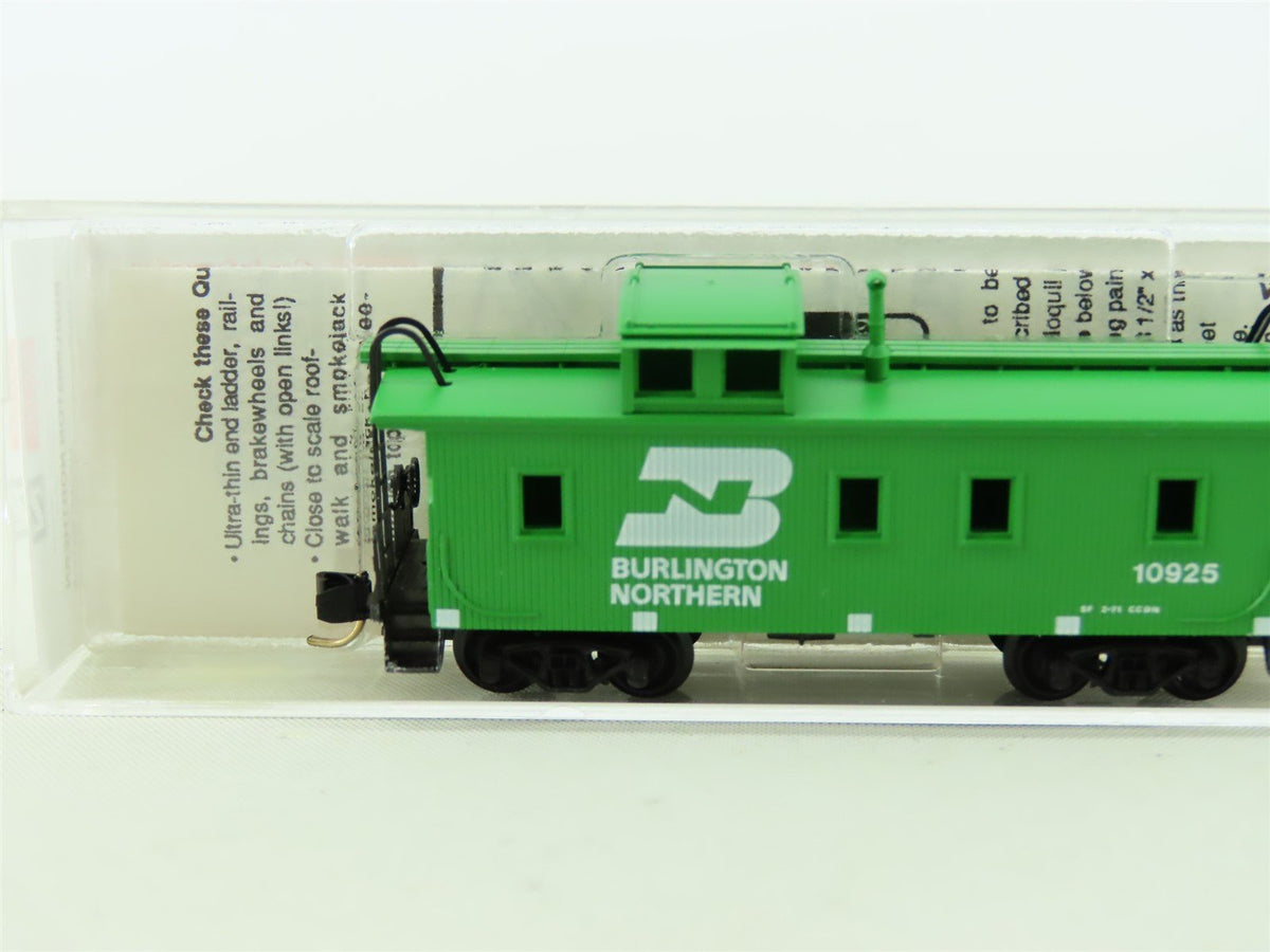 N Micro-Trains MTL 51090 BN Burlington Northern 34&#39; Wood Sheathed Caboose #10925