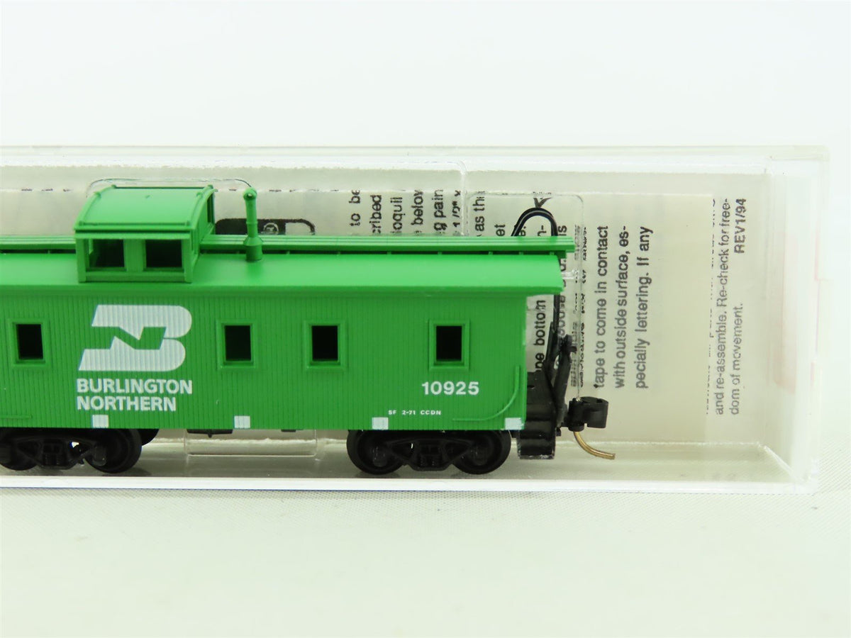 N Micro-Trains MTL 51090 BN Burlington Northern 34&#39; Wood Sheathed Caboose #10925