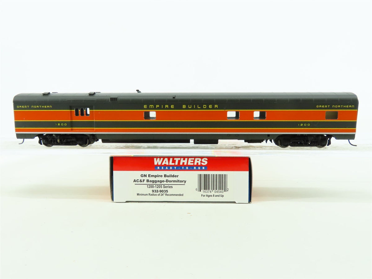 HO Walthers 932-9035 GN Empire Builder Baggage-Dorm Passenger Custom w/Lighting