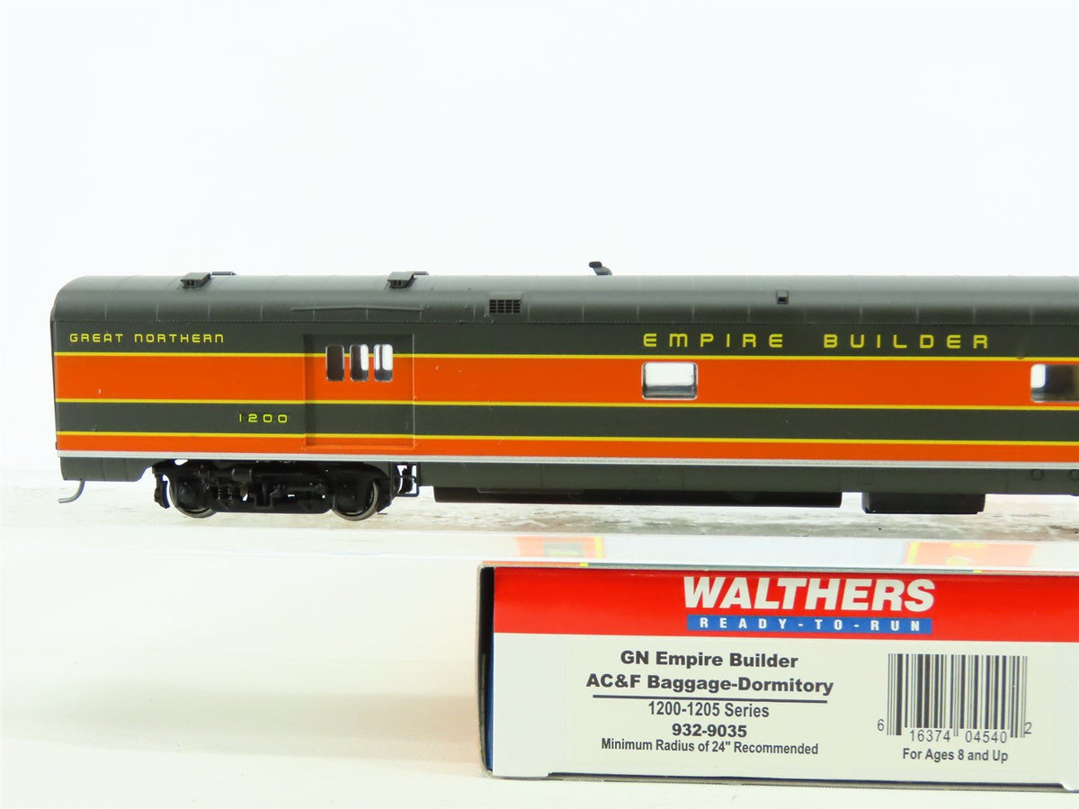 HO Walthers 932-9035 GN Empire Builder Baggage-Dorm Passenger Custom w/Lighting