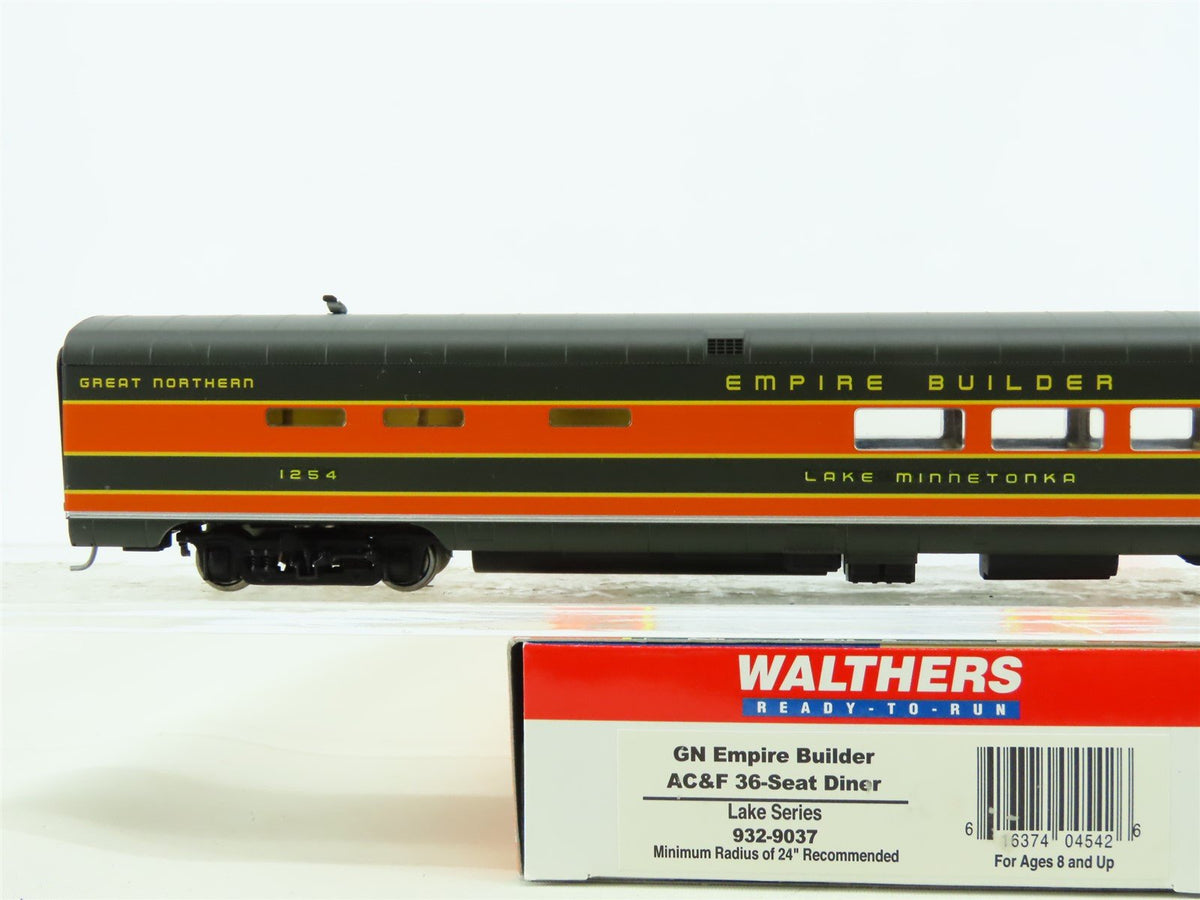 HO Walthers 932-9037 GN Empire Builder 36-Seat Diner Passenger Custom w/Lighting