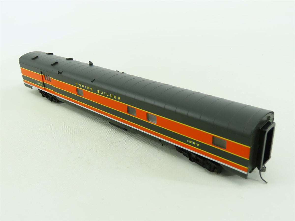 HO Walthers 932-9070 GN Empire Builder Baggage-Dorm Passenger Custom w/Lighting