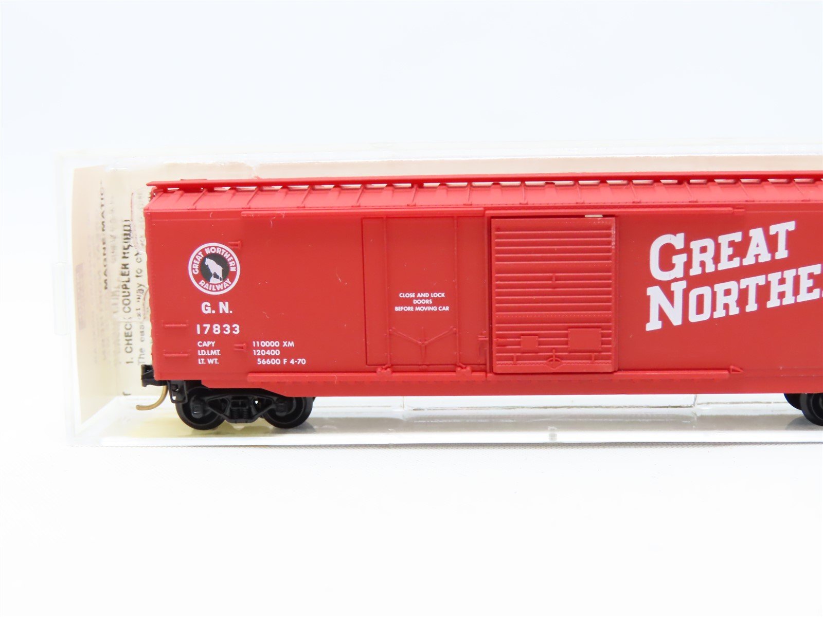 N Micro-Trains MTL 33010 GN Great Northern 50' Plug & Sliding Door Box Car 17833