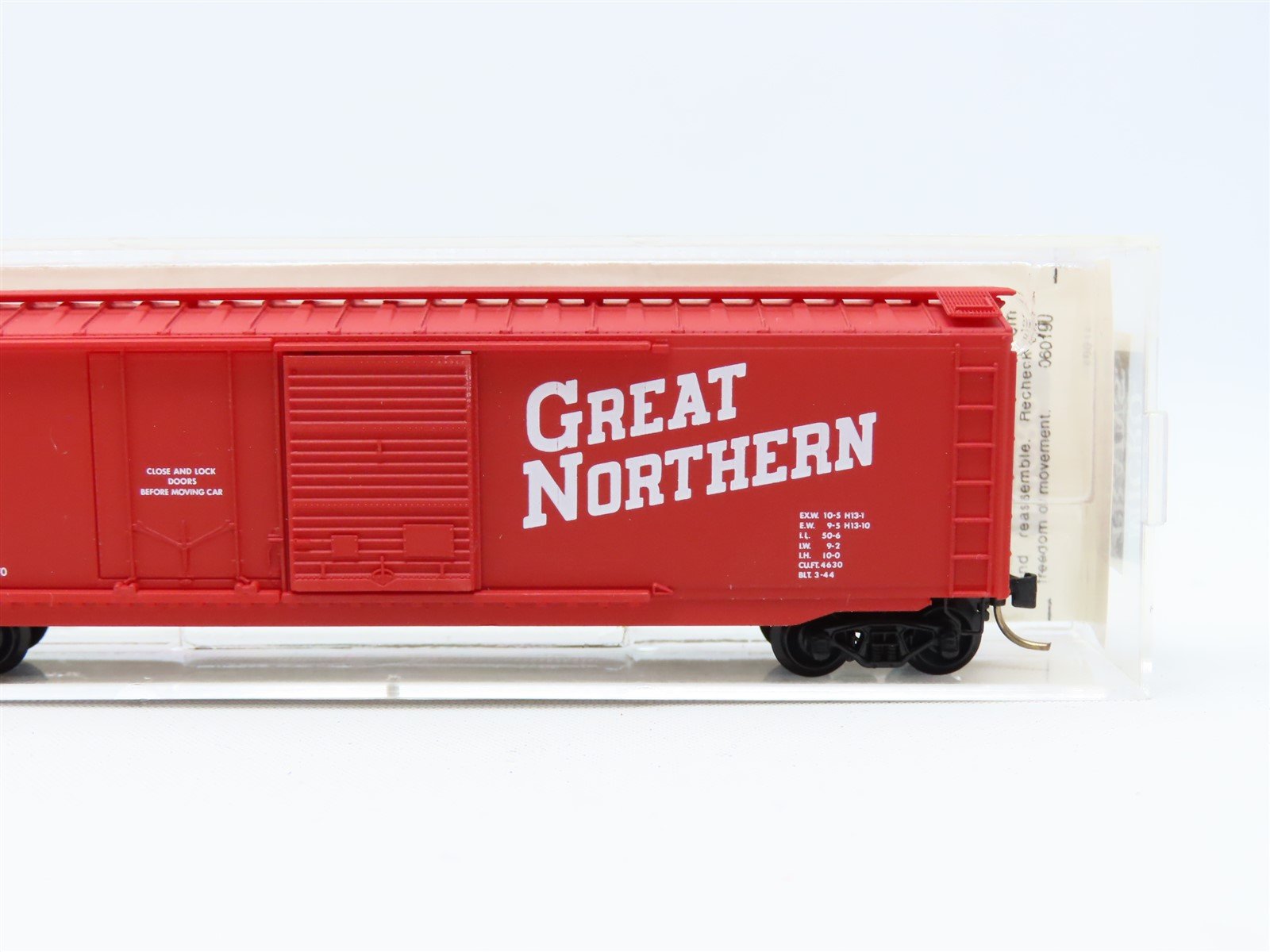 N Micro-Trains MTL 33010 GN Great Northern 50' Plug & Sliding Door Box Car 17833