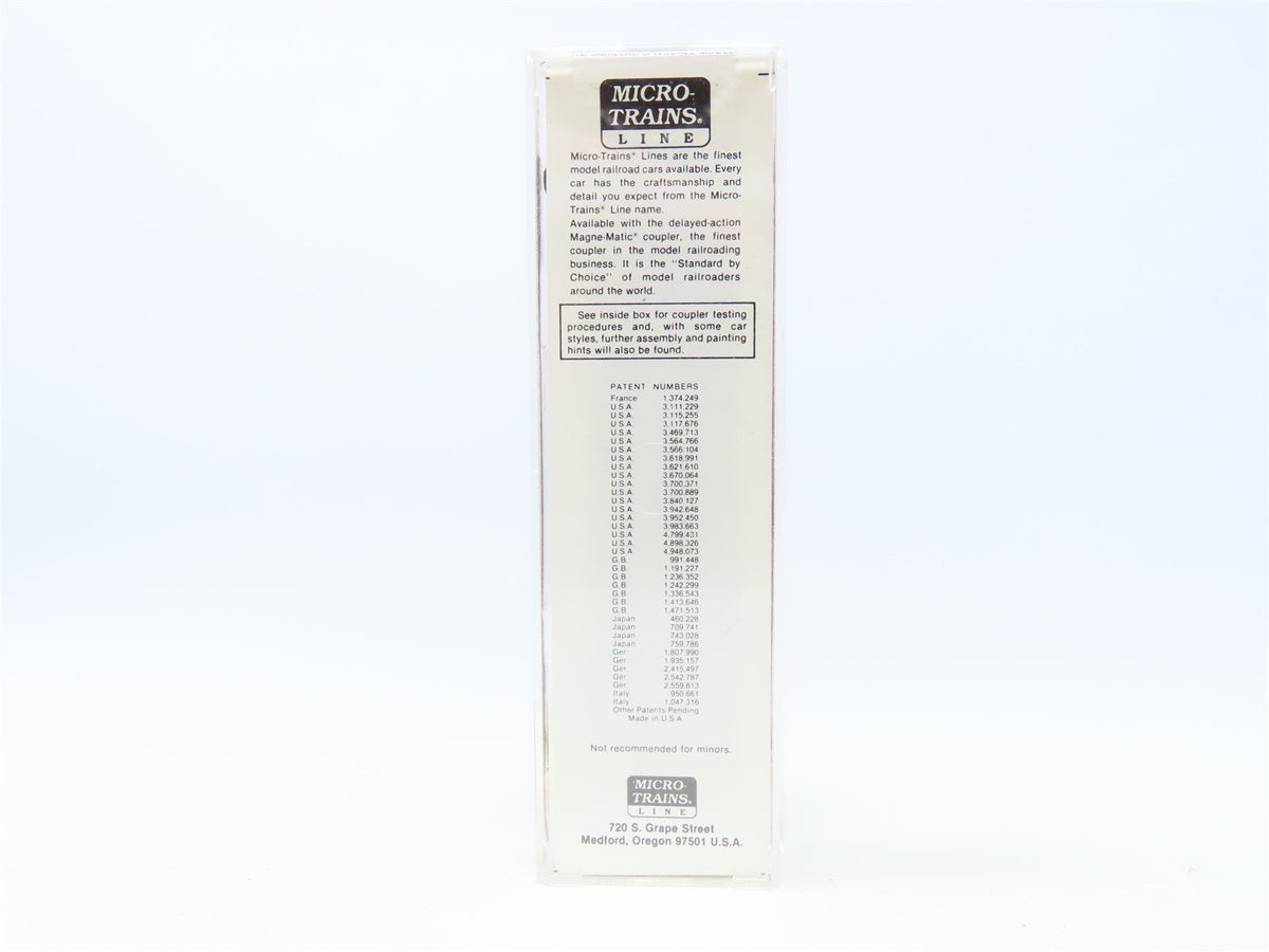 N Micro-Trains MTL 33010 GN Great Northern 50&#39; Plug &amp; Sliding Door Box Car 17833