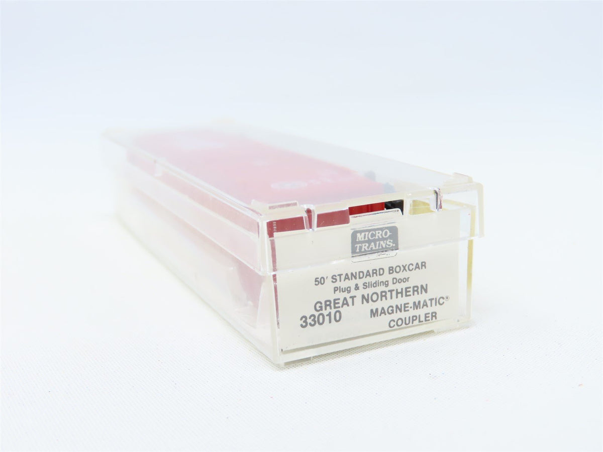 N Micro-Trains MTL 33010 GN Great Northern 50&#39; Plug &amp; Sliding Door Box Car 17833