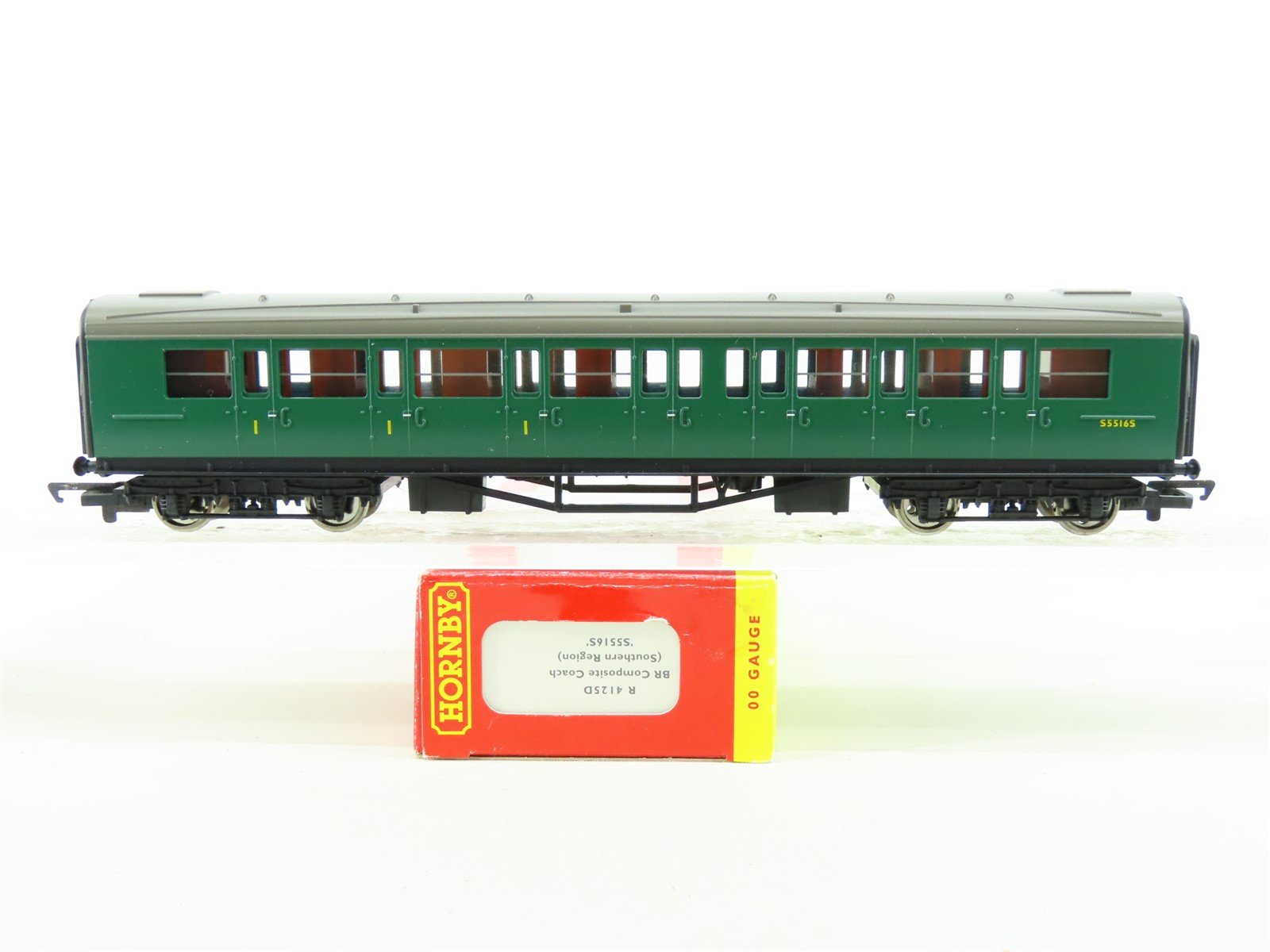 OO Hornby R4125D BR British Southern Region Composite Coach Passenger #S5516S