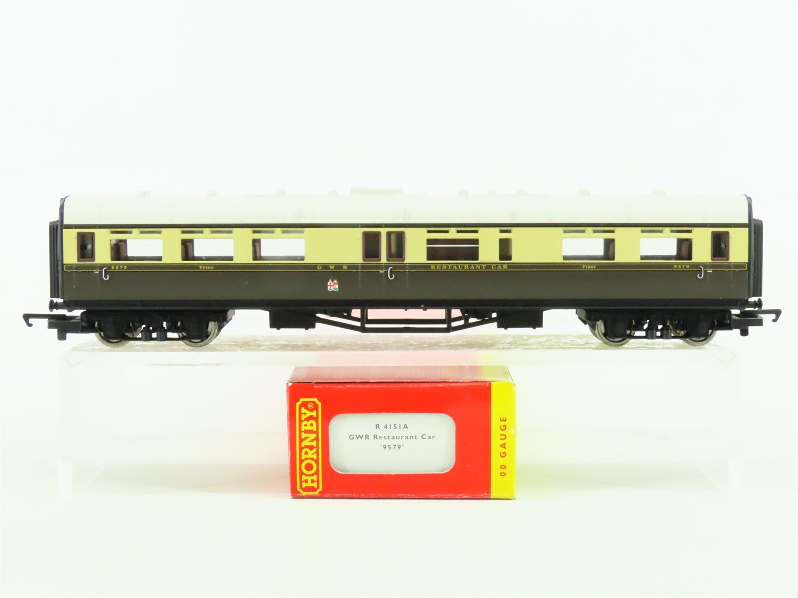 OO Scale Hornby R4151A GWR Great Western Restaurant Passenger Car #9579