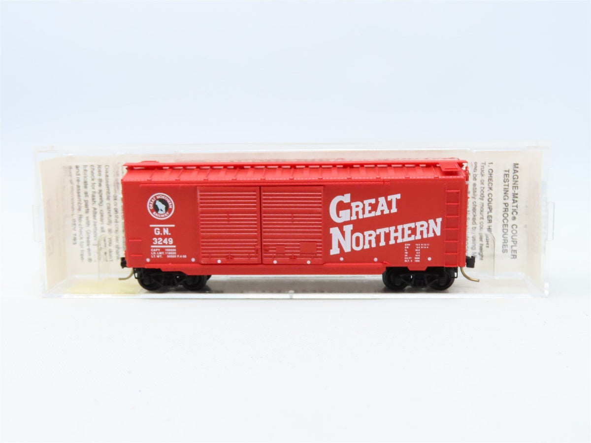 N Scale Micro-Trains MTL #23200 GN Great Northern Circus Car 40&#39; Box Car #3249