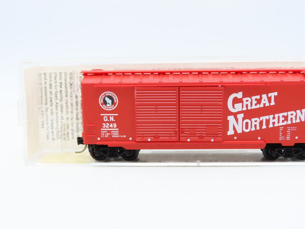 N Scale Micro-Trains MTL #23200 GN Great Northern Circus Car 40&#39; Box Car #3249