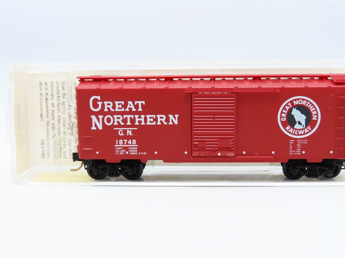 N Scale Micro-Trains MTL #20156 GN Great Northern Circus Car 40&#39; Box Car #18748