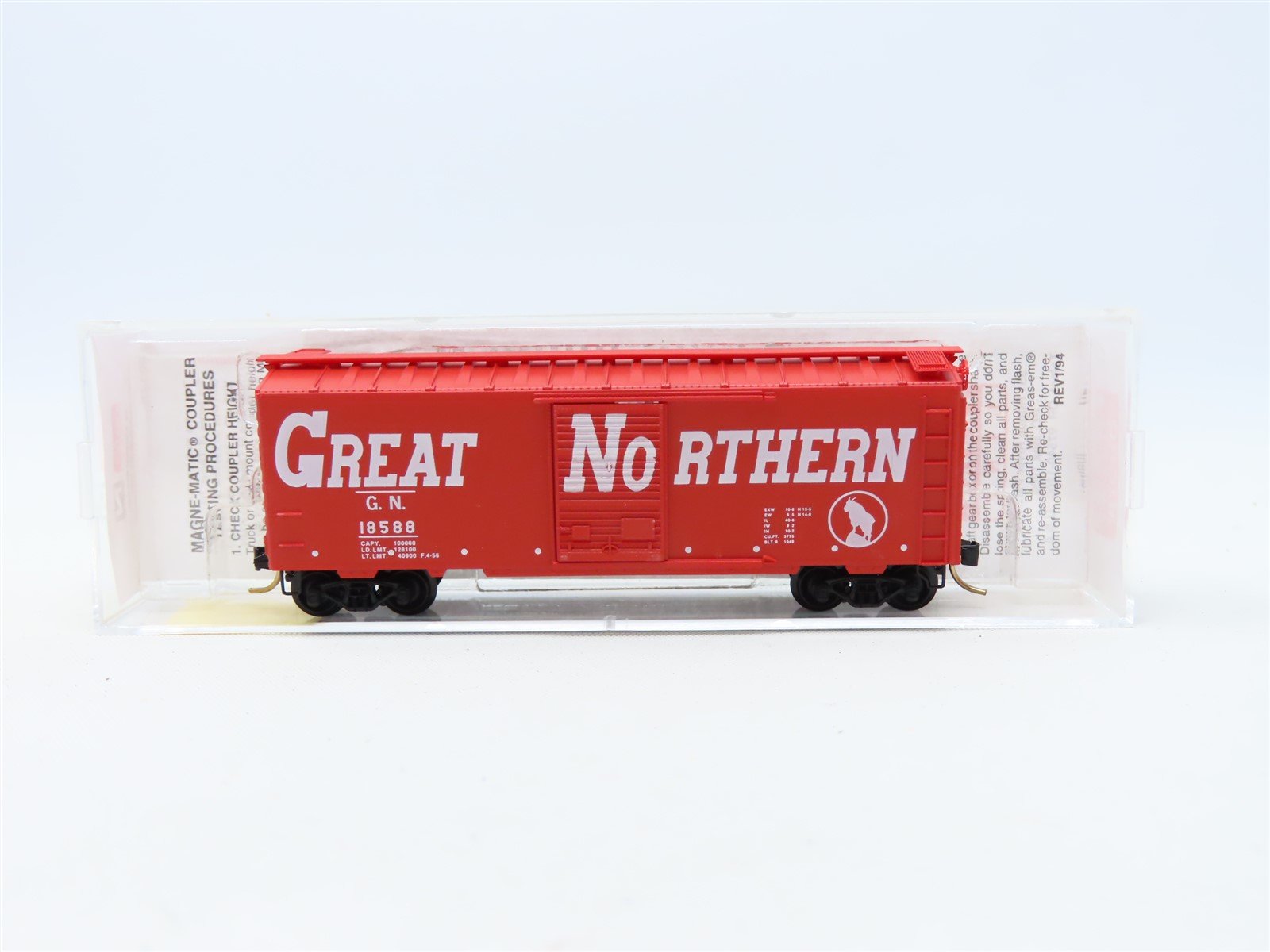 N Scale Micro-Trains MTL 20176 GN Great Northern Circus Car 40' Box Car #18588