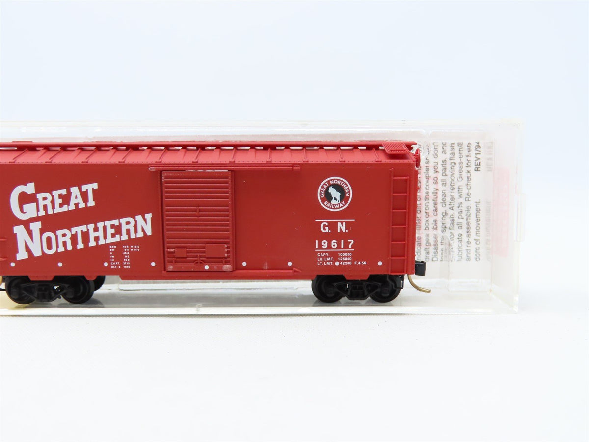 N Scale Micro-Trains MTL 20186 GN Great Northern Circus Car 40&#39; Box Car #19617