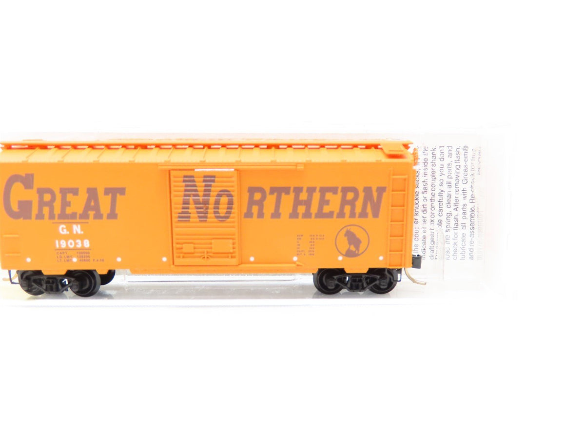 N Scale Micro-Trains MTL #20166 GN Great Northern Circus Car 40&#39; Box Car #19038