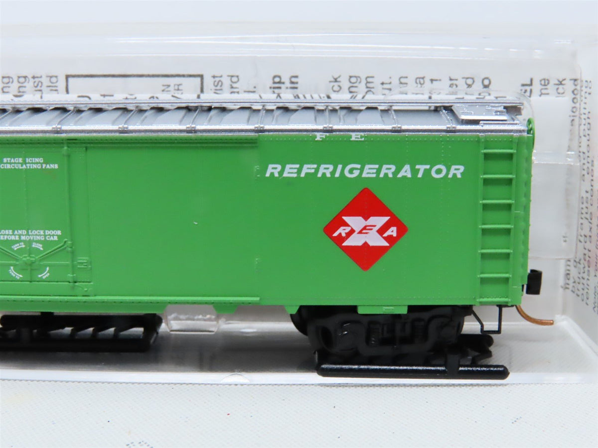 N Scale Micro-Trains MTL 52030 REX Santa Fe 52&#39; Express Steel Reefer #4083