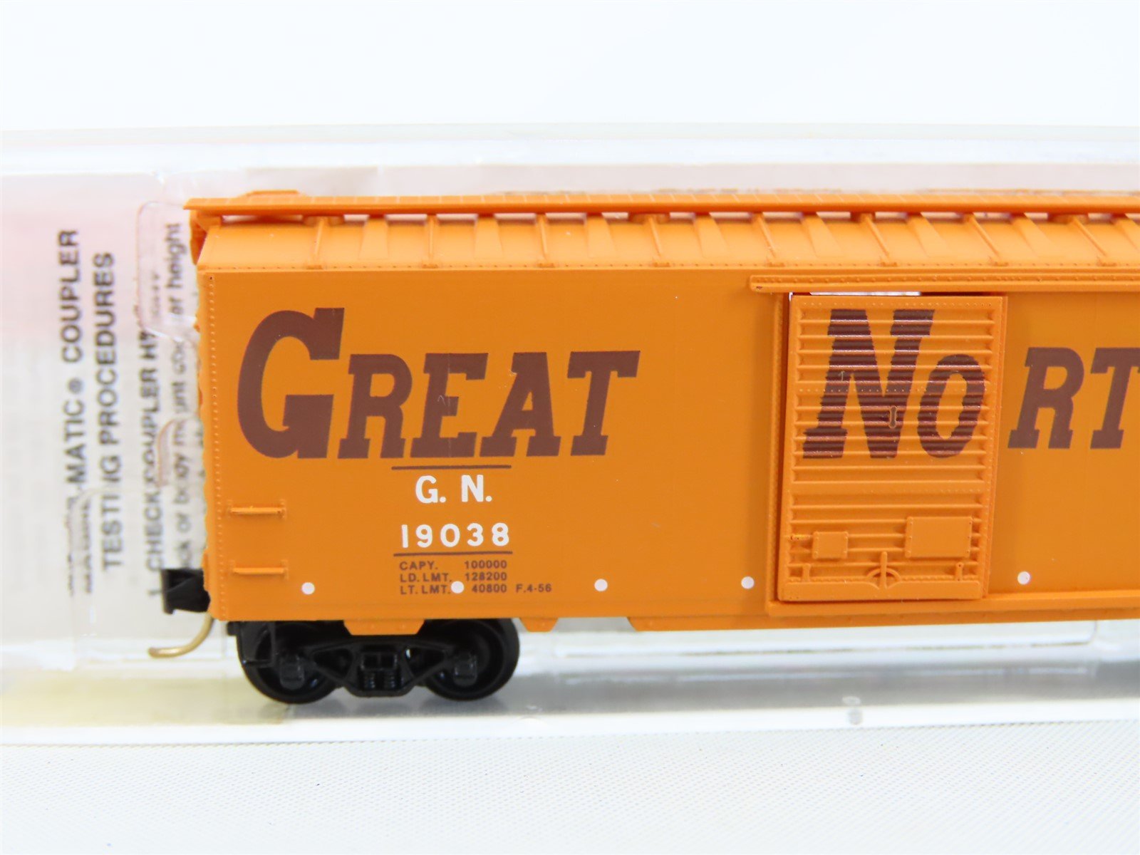 N Micro-Trains MTL #20166 GN Great Northern Circus Train 40' Box Car #19038