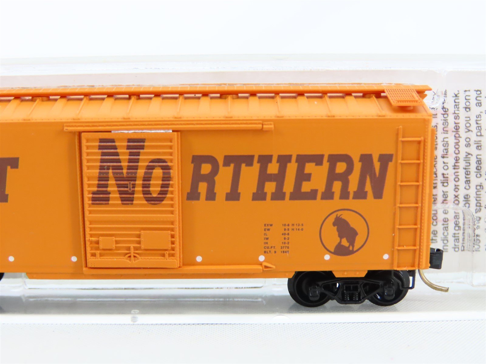 N Micro-Trains MTL #20166 GN Great Northern Circus Train 40' Box Car #19038