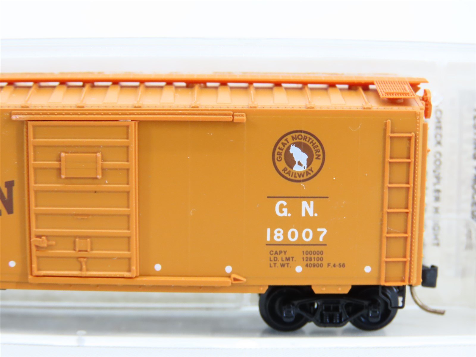 N Micro-Trains MTL #20190 GN Great Northern Circus Train 40' Box Car #18007