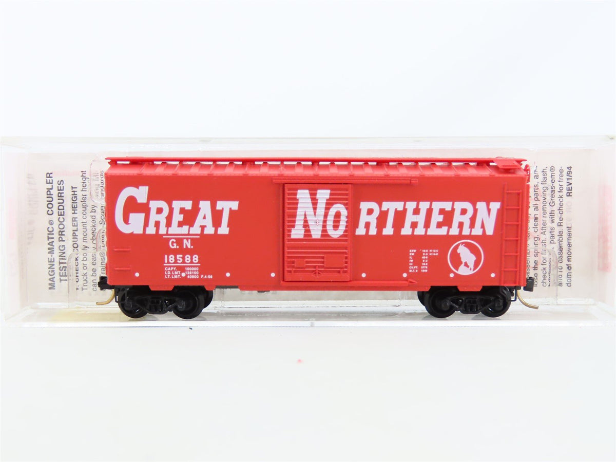 N Micro-Trains MTL #20176 GN Great Northern Circus Train 40&#39; Box Car #18588