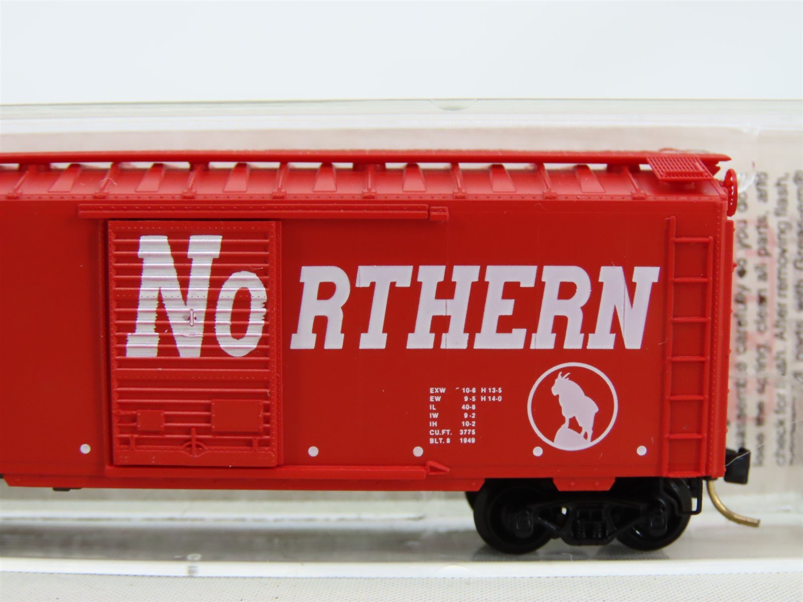 N Micro-Trains MTL #20176 GN Great Northern Circus Train 40' Box Car #18588