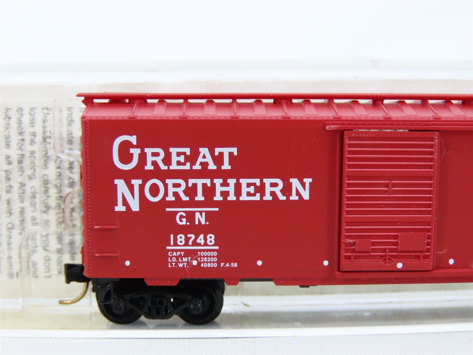 N Micro-Trains MTL #20156 GN Great Northern Circus Train 40' Box Car #18748