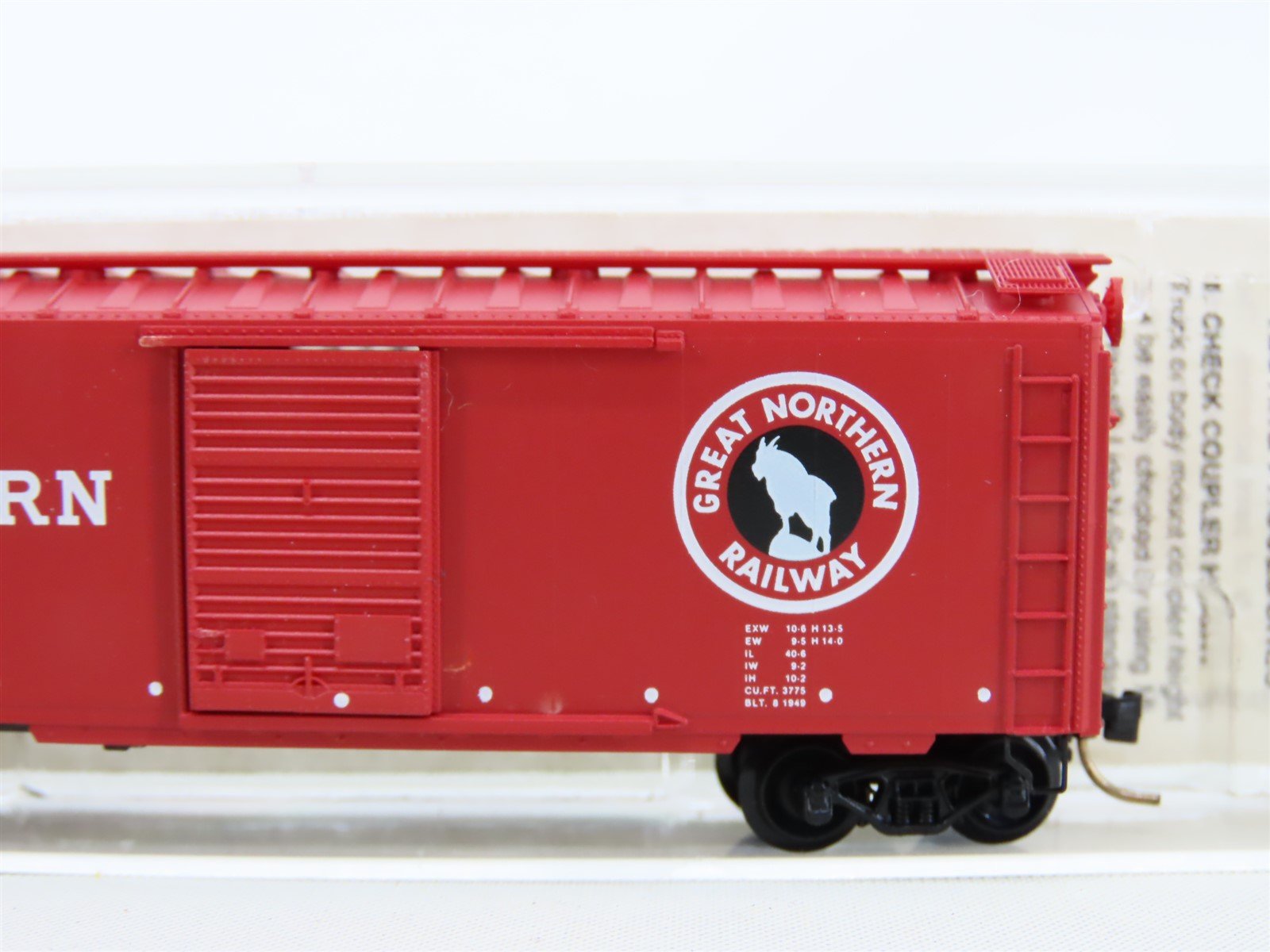 N Micro-Trains MTL #20156 GN Great Northern Circus Train 40' Box Car #18748