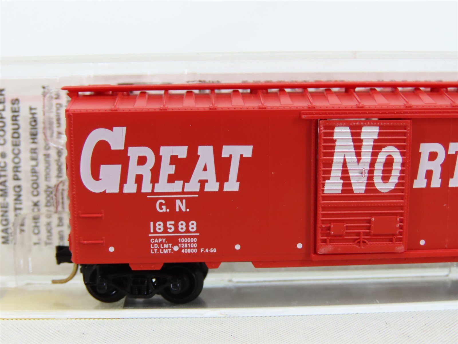 N Scale Micro-Trains MTL 20176 GN Great Northern Circus Train 40' Box Car #18588