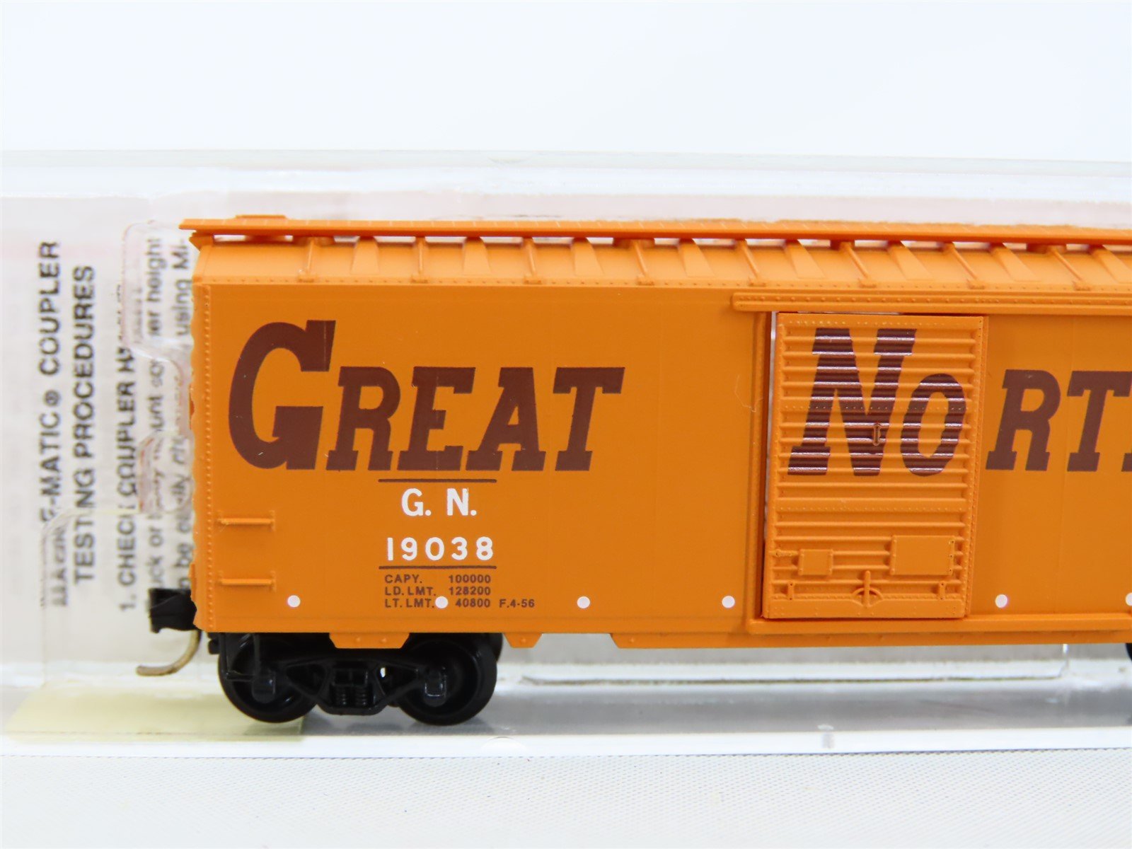 N Micro-Trains MTL #20166 GN Great Northern Circus Train 40' Box Car #19038