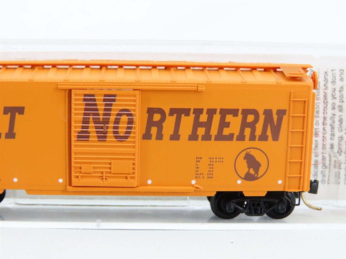 N Micro-Trains MTL #20166 GN Great Northern Circus Train 40&#39; Box Car #19038