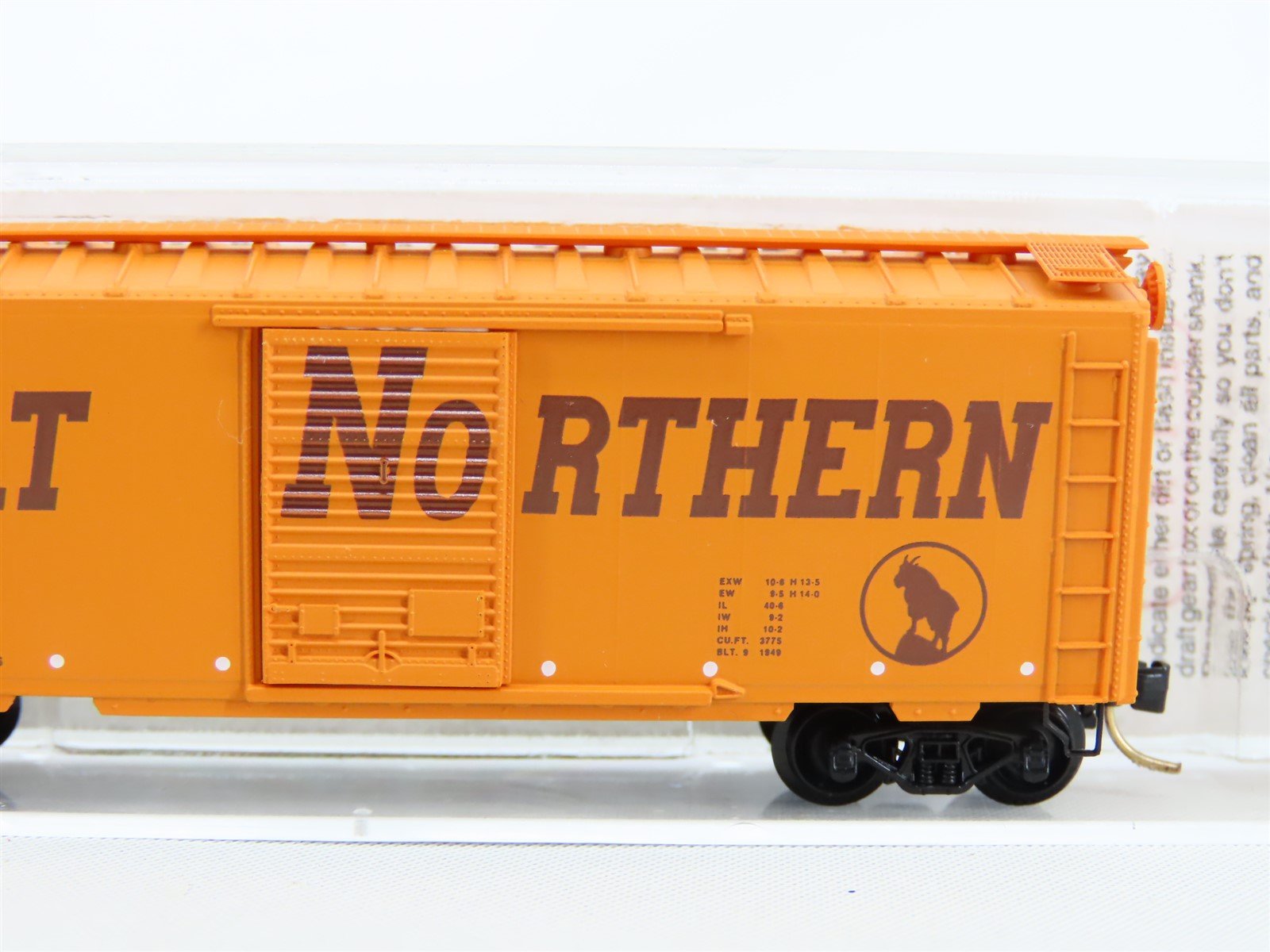N Micro-Trains MTL #20166 GN Great Northern Circus Train 40' Box Car #19038