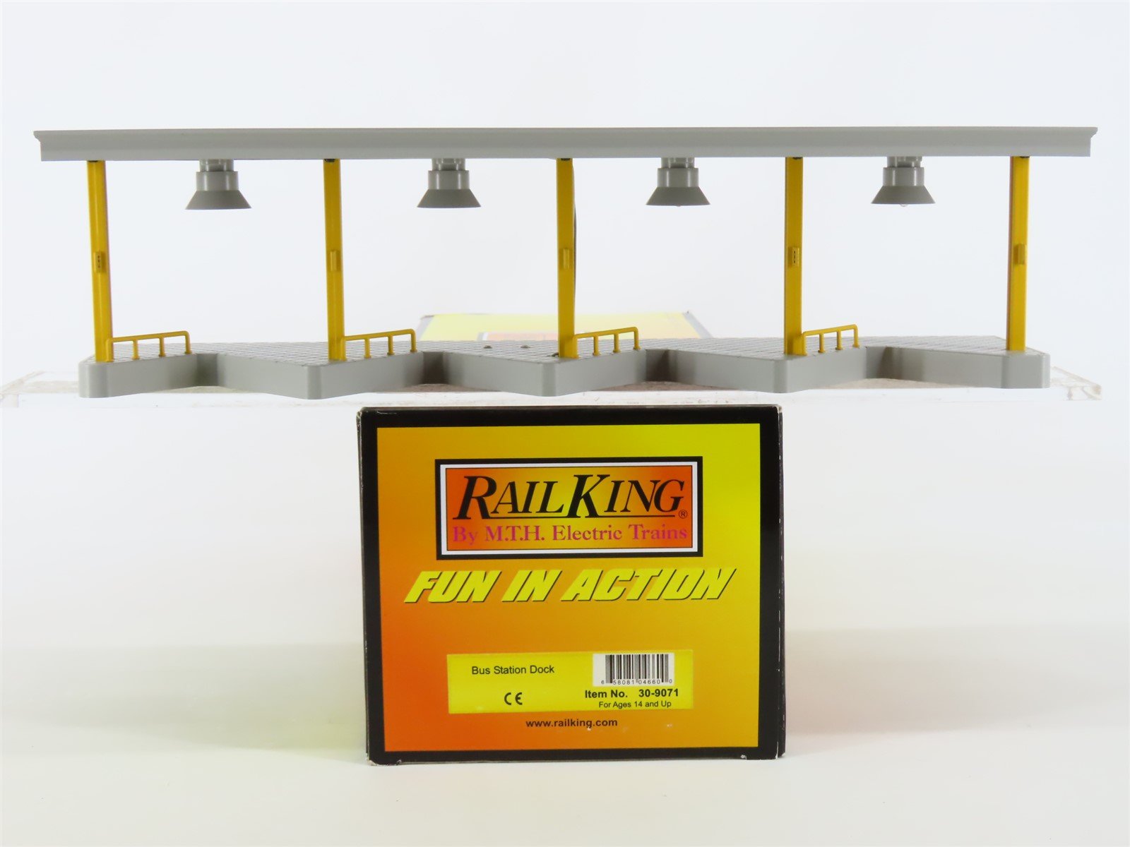 O 1/48 Scale MTH RailKing 30-9071 Bus Station Dock