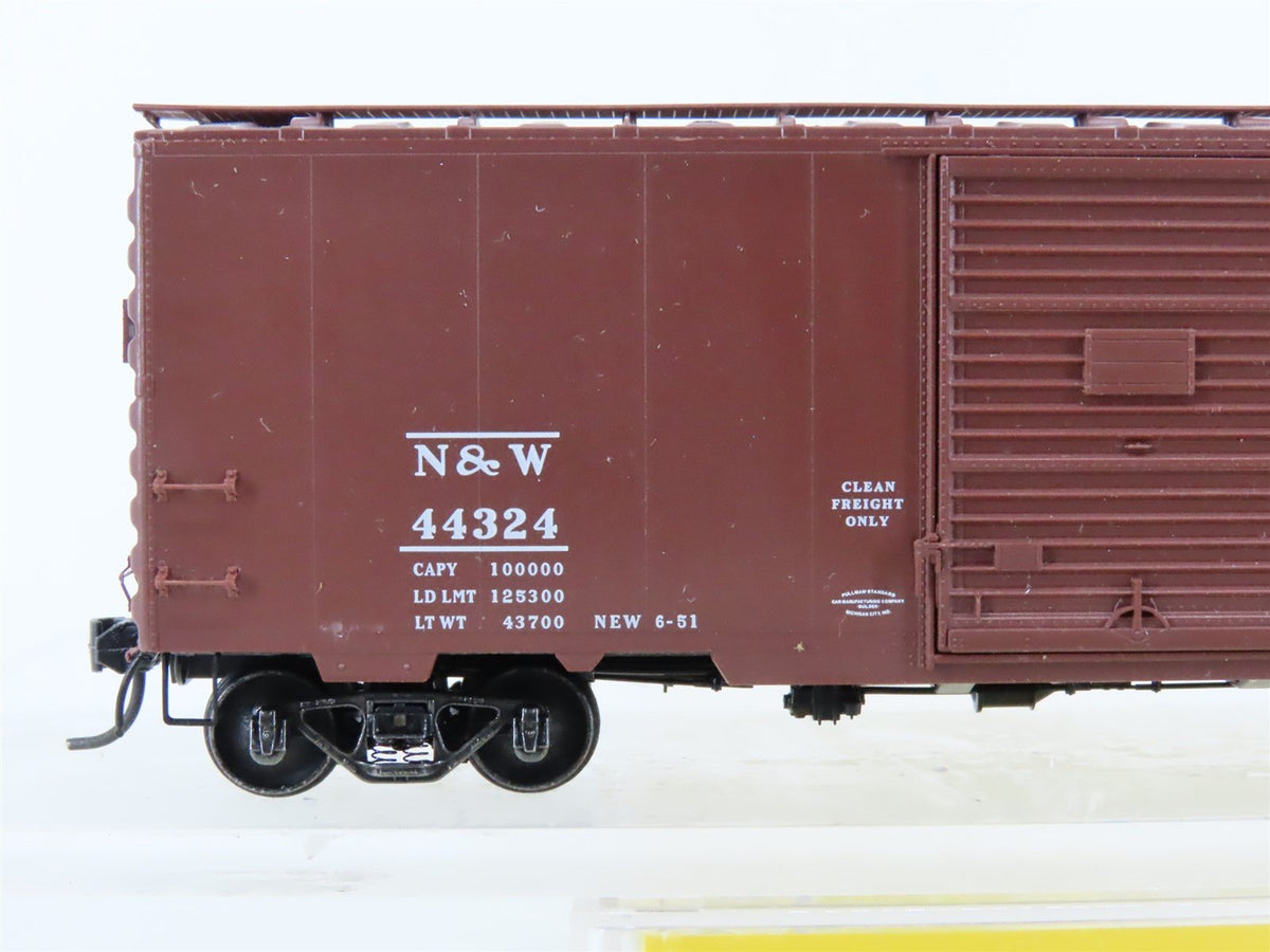 HO Scale Kadee #5001 N&amp;W Norfolk &amp; Western 40&#39; Single Door Box Car #44324