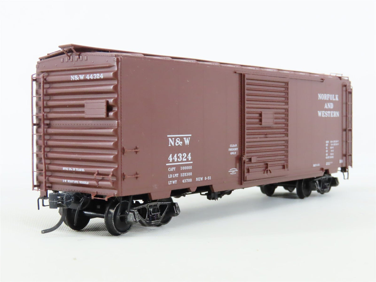 HO Scale Kadee #5001 N&amp;W Norfolk &amp; Western 40&#39; Single Door Box Car #44324